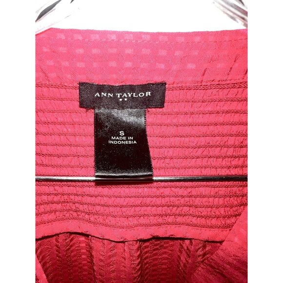 Ann Taylor Pullover Top womens Sz Small V Neck Smocking at Shoulders Long Sleeve - Picture 3 of 9